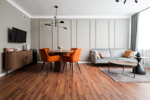 Muranow Apartment | Krasiński Garden Elegant Apartment by BookingHost