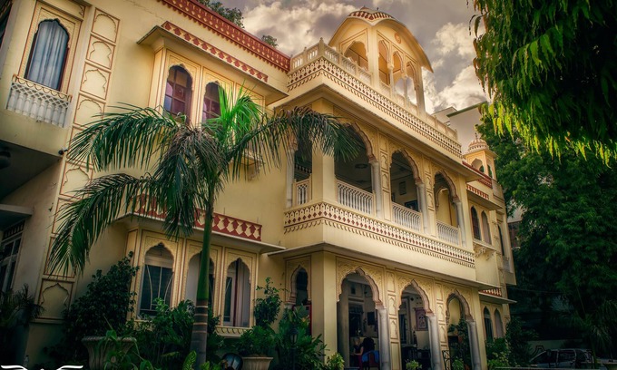 Bani Park Hotel | Krishna Palace: A Private En-suite A/c Room in a Boutique Heritage Palace Home.