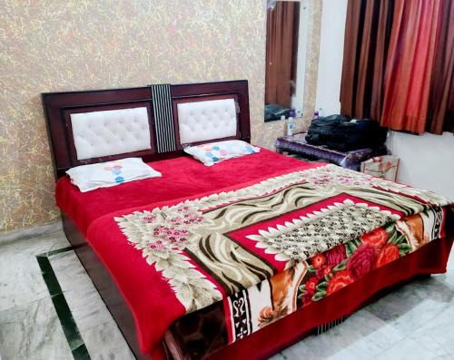Vrindavan Hotel | Krishnashrya Near Banke Bihari Temple