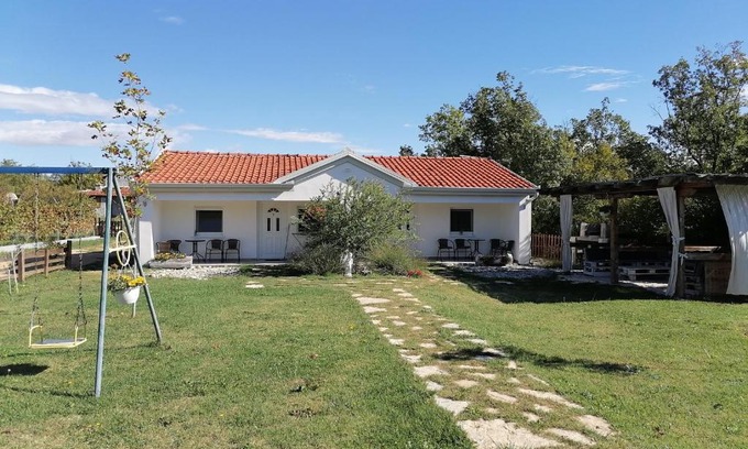 Ljubuski House | Kristalni Slap Kravice