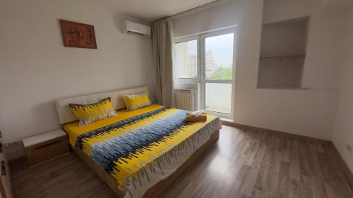 Bucharest Apartment | Kronos central retreat - Parliament view