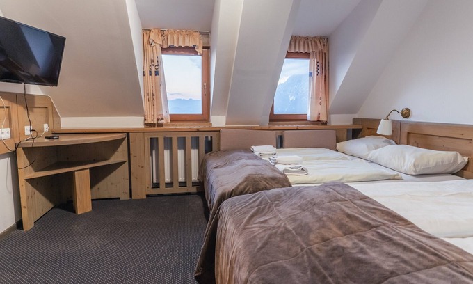 Ambroz pod Krvavcem House | Krvavec Quadruple room 4