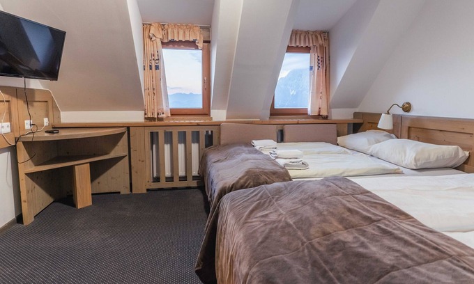 Ambroz pod Krvavcem House | Krvavec Quadruple room 3