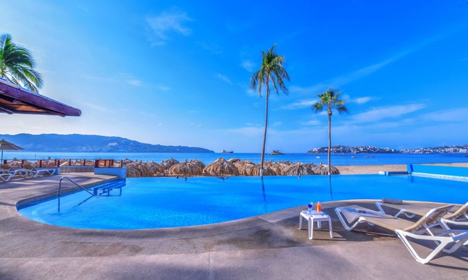 Costera Acapulco Resort | Krystal Beach Acapulco