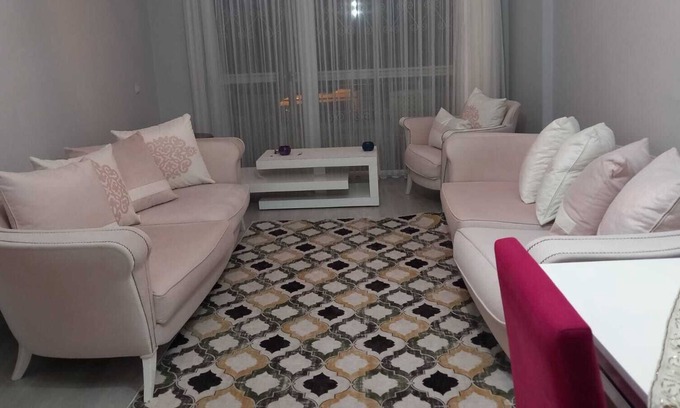 Kusadasi City Centre House | Kuşadası site içinde merkeze 10 dk yürüme mesafesinde full eşyalı daire