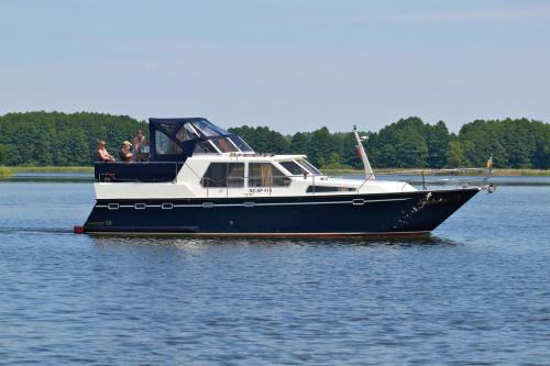 Muritz Boat Rental | Kuhnle-Tours Hafendorf Müritz