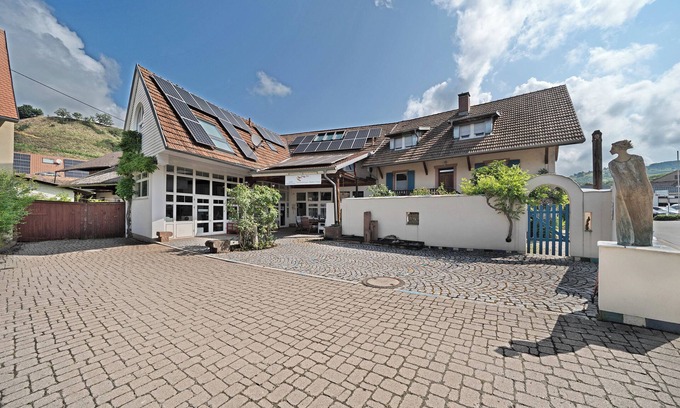 Vogtsburg Apartment | Künstlernest im Winzerort with Shared Terrace and Wi-Fi