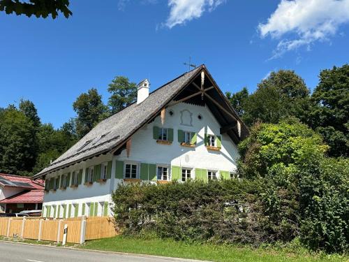 Groissenbach Apartment | KURFÜRSTLICHES JÄGERHAUS - by "Schloss Gessenberg" - luxurious vacation home with mountain views, suitable for families and friends