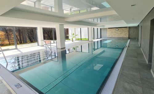 Schluchsee Apartment | Kurhotel Schluchsee App 1321 - Schwarzwälder Kirsch - mit Indoorpool, Schluchsee