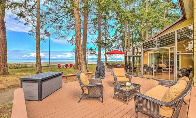 Comox House | Kye Bay Beach House S
