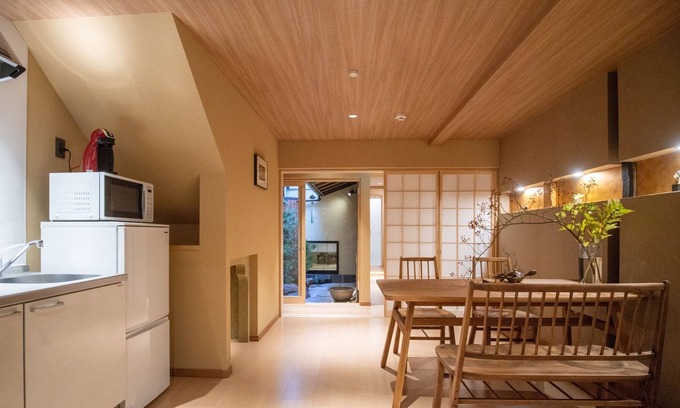 Shimogyo House | Kyomachiya full renovation in the Meiji era ★ Walking distance to Shijo Karasuma area ★ 3 minutes walk to bus stop 7 minutes walk from Gojo subway station Pets are allowed