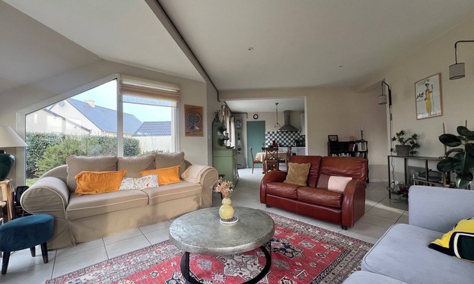 Gouville-sur-Mer House | L'écrin salin family home