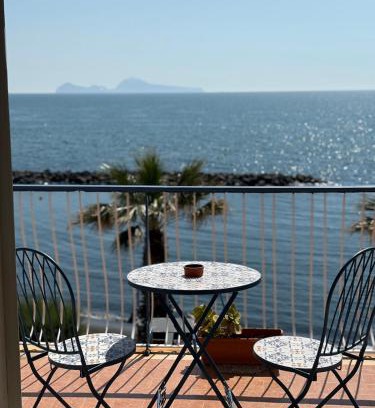 Torre del Greco Apartment | L'Abbraccio di Parthenope