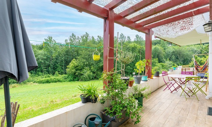 Urt Apartment | L'Adour - Appt avec terrasse vue montagne