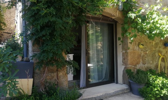 Silhac House | L'Ancienne Ecole
