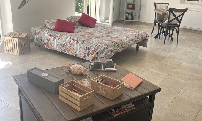 Paradou Bed & Breakfast | L'Appart-Thé - Discreet charm in the heart of Alpilles