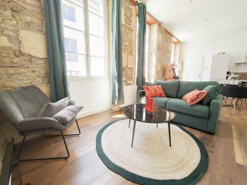 Nimes City Centre Apartment | L'ARCADIA 4 lits Climatisé Jeu d'Arcade centre historique Nîmes