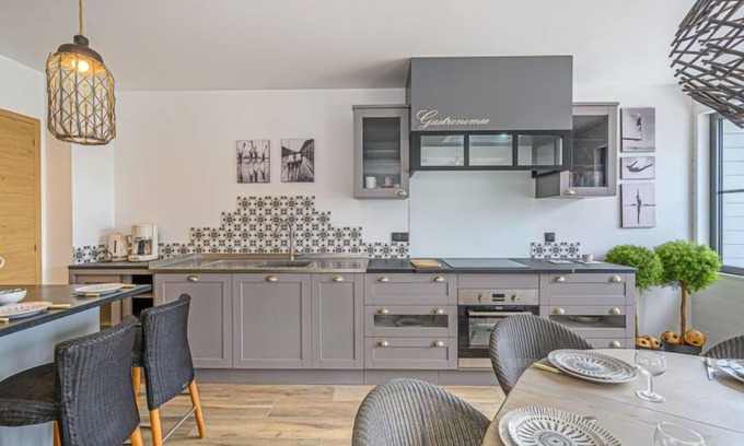 Carnac House | L'atelier d'artiste by Interhome