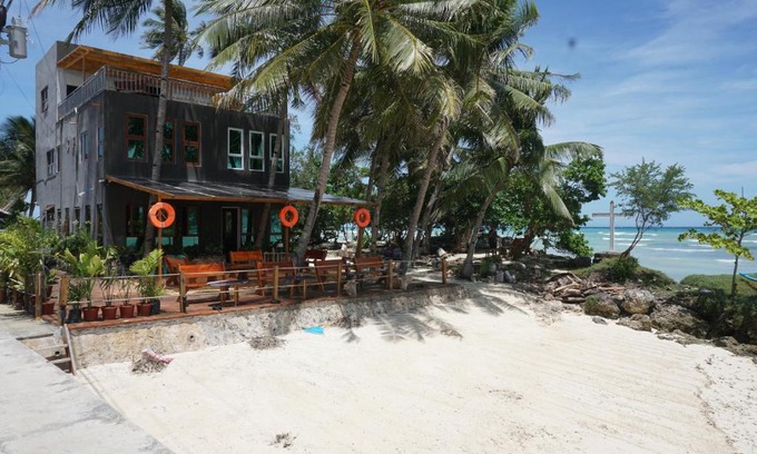San Juan House | L Cafe Restobar & Lyn's Guest House