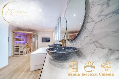 Tours Apartment | L'Evasion - Sauna Jacuzzi Cinema