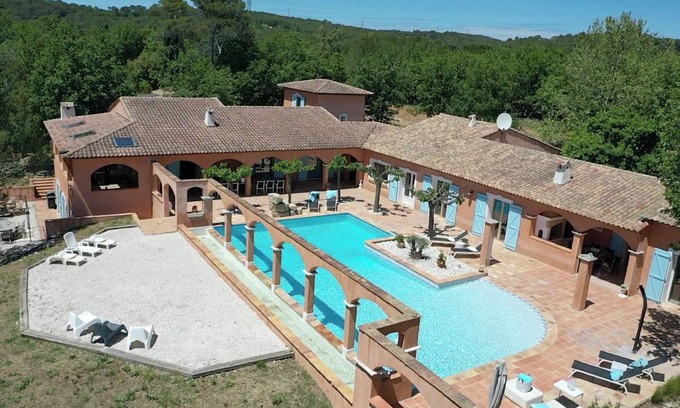 Les Arcs-sur-Argens Villa | L'hacienda Provençale Les Palmiers