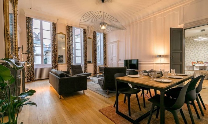 Dijon Centre Ville Apartment | L'historique -dans un magnifique hotêl particulier- SR Loc