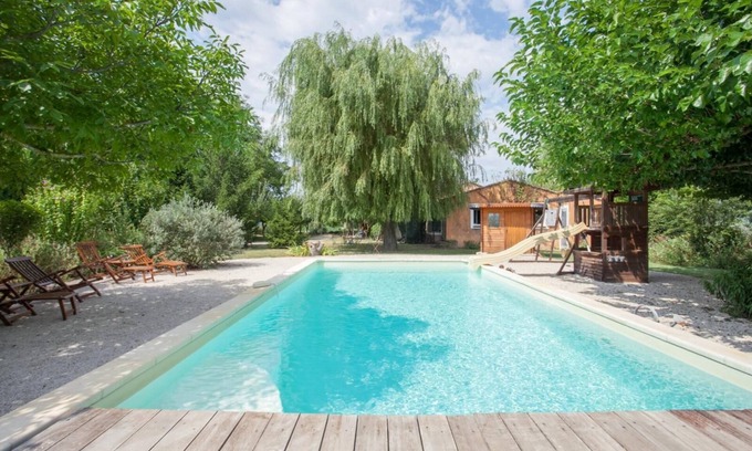 L'Isle-sur-la-Sorgue Villa | L'Isle sur la Sorgue: villa with swimming pool, in the middle of apple orchards