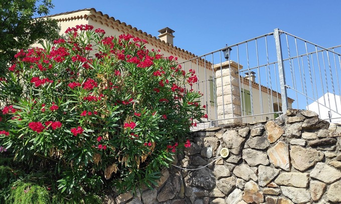 Chassagnes Villa | L'olivier: Prachtige Villa, Airco en Verwarmd Zwembad