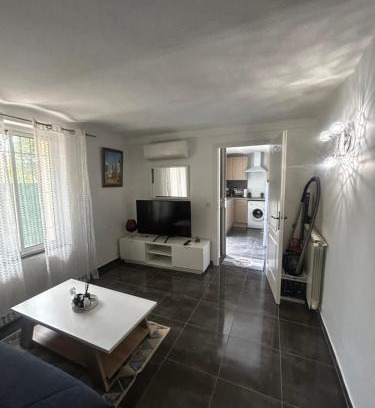 Golfe Juan Apartment | L'Open bord de mer