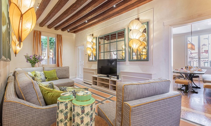 Dorsoduro Apartment | L'Opera Divina