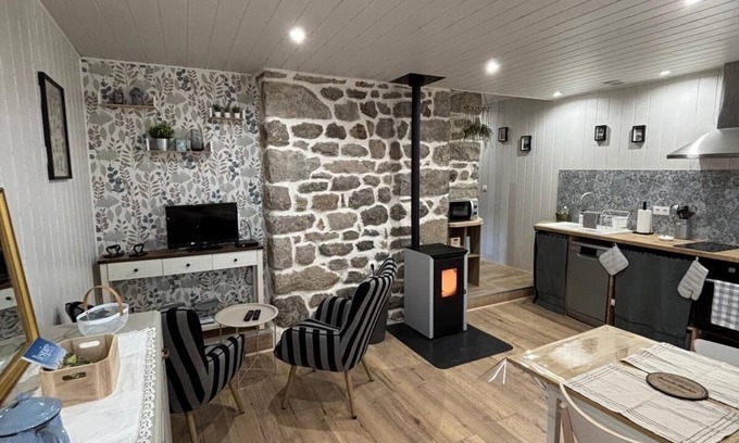 Auroux House | L'Oustal du Lac 2 near Lac de Naussac and hiking trails★