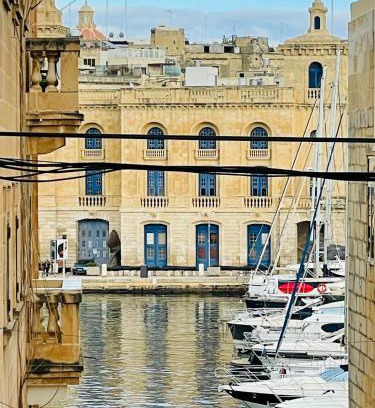 Senglea House | La Bambina