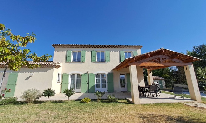La Tour-d'Aigues Villa | La Bastide Saint Roch - Modern and spacious with a private pool in South Luberon