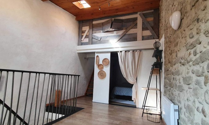 Belveze-du-Razes House | la Cabane Dans la Maison