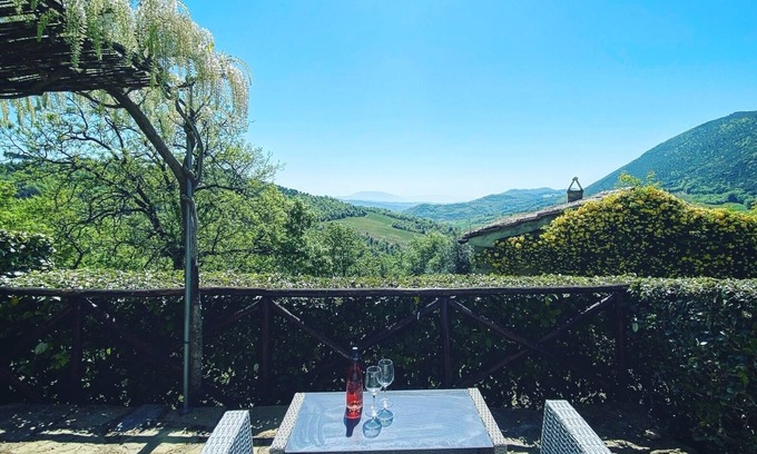 Montelovesco Cottage | La Cantina - sleeping 2 or up to 4 people