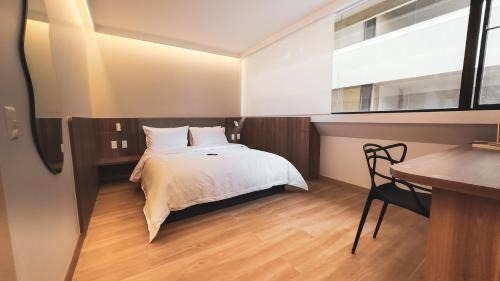 Financial District Apartment | La Carolina Suite Moderna