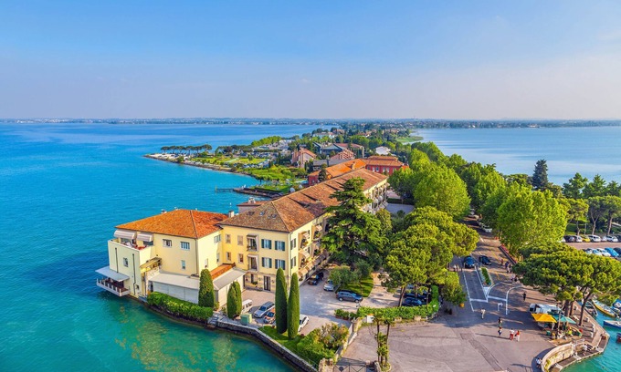 Padenghe sul Garda Apartment | La Casa Accanto With Shared Pool