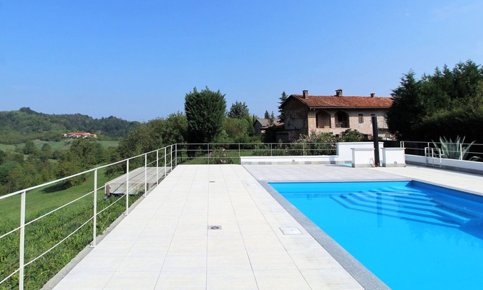 Brozolo House | La Casa Dei Nonni, House With Private Pool, Torino