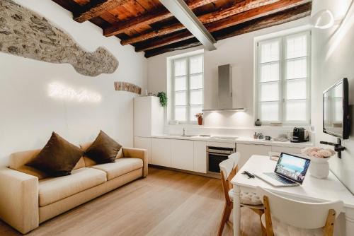 Como City Centre Apartment | La Casa di Carlotta - Urban Retreat in Como