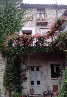Collelungo House | la Casa sull'arco - Albergo diffuso Collelungo