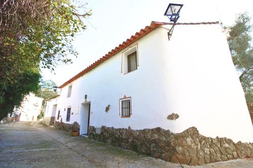 Santa Ana la Real House | La Casita del Bosque de las Letras by SIERRA VIVA
