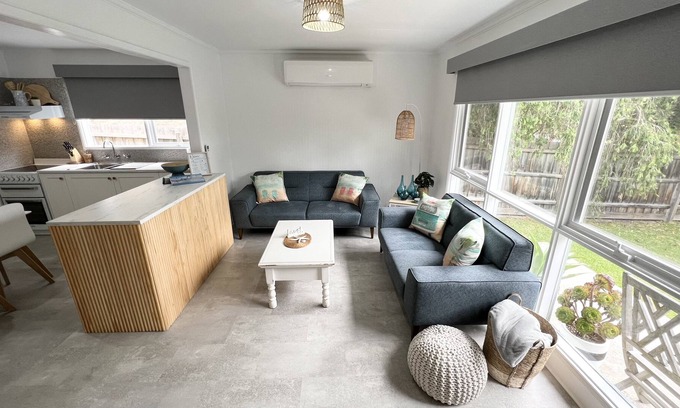 McCrae House | La Casita McCrae - A stone's throw from the beach! **PET FRIENDLY ACCOMODATION**