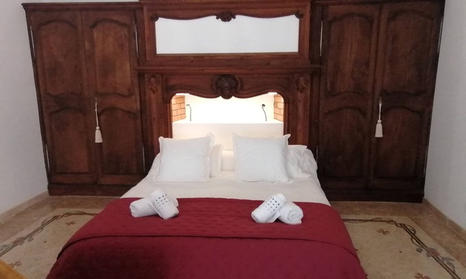 Vendres Bed & Breakfast | La Châtelaine -Château La Vidalle - Charming bed and breakfast in the heart of a stud farm