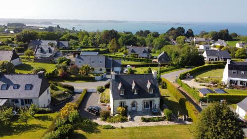 Plouezec House | La clé des falaises Meublé de tourisme 3 étoiles avec petite vue mer et au bord du GR 34