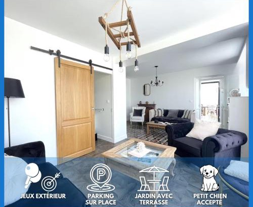 Crouay House | La clairiere Maison spacieuse rénovée joliment décorée tout confort 12 p 2 sdb 2 wc grand jardin clos, belle terrasse aménagée, parking privatif, ping pong baby foot proche Omaha Beach et Bayeux