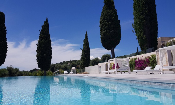 Falicon Apartment | La Consolate: 5* apartment, 90m2 terrace, panoramic sea view, private Jacuzzi