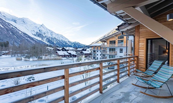Chamonix-Mont-Blanc Apartment | La Cordee 124 Apartment - an apartment sleeping 6 with parking & pool