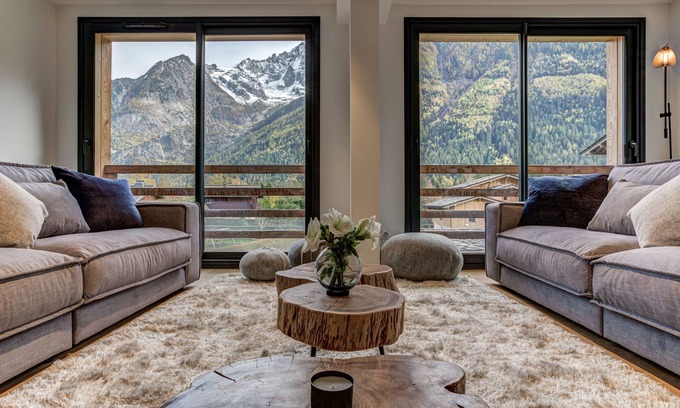 Chamonix-Mont-Blanc Apartment | La Cordee 221 Penthouse - sleeps 8 guests with pool, sauna, gym, parking
