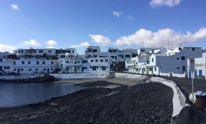 Caleta de Caballo Apartment | La Costa Apartment Sleeps 4 WiFi
