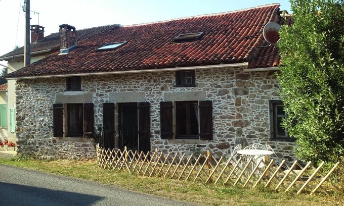 Oradour-sur-Glane Bed & Breakfast | La Croix De Camargue